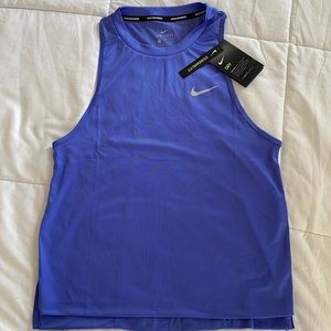 NWT 🔥NIKE DRI-FIT TOP🔥 Women’s top Sz small